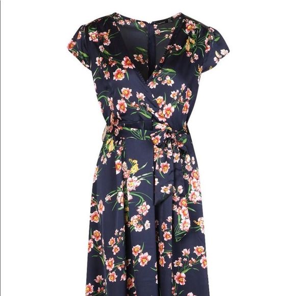 Boohoo Cap Sleeve Tie Waist Floral Hi-Lo Dress Navy Size 4 NWT - Picture 2 of 15